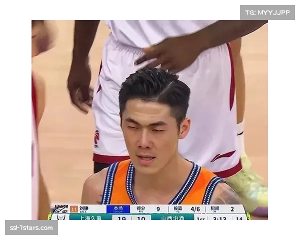 【2026年4月CBA联赛·赛中·花絮上海久事主场致敬老将刘铮,全场高呼其名感谢十年贡献